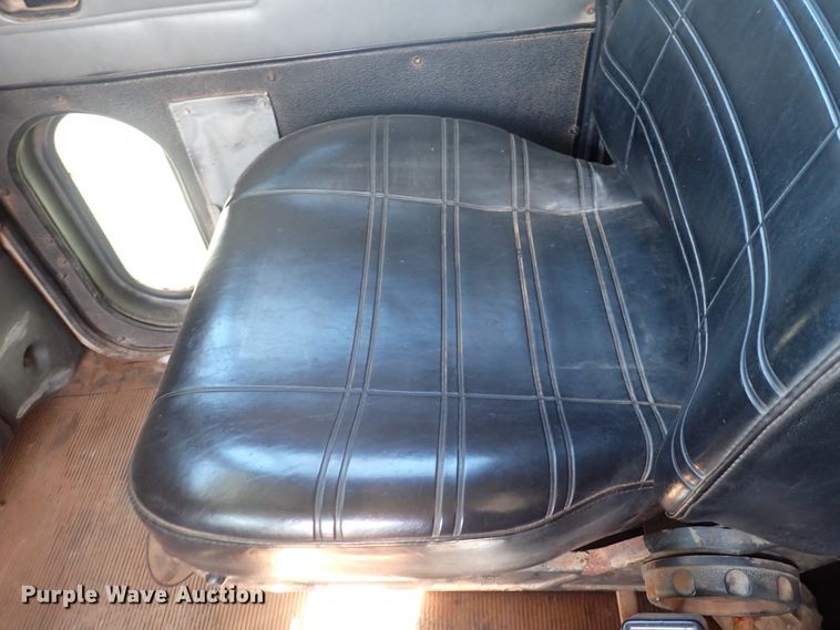 image for item DI1834 1999 Peterbilt 379  dump truck