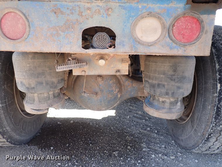 image for item DI1834 1999 Peterbilt 379  dump truck