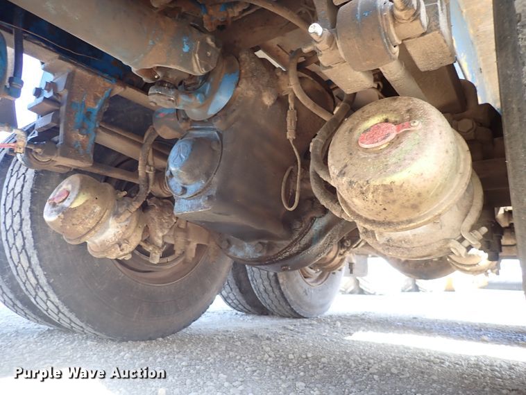 image for item DI1834 1999 Peterbilt 379  dump truck