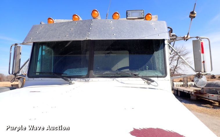 image for item DI1834 1999 Peterbilt 379  dump truck