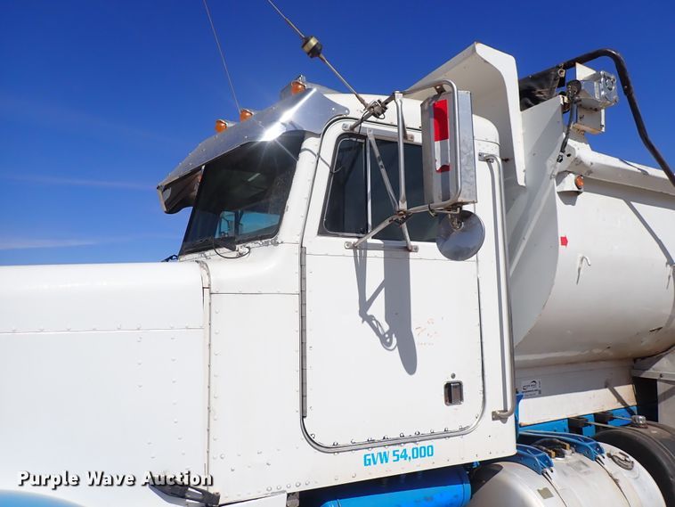 image for item DI1834 1999 Peterbilt 379  dump truck