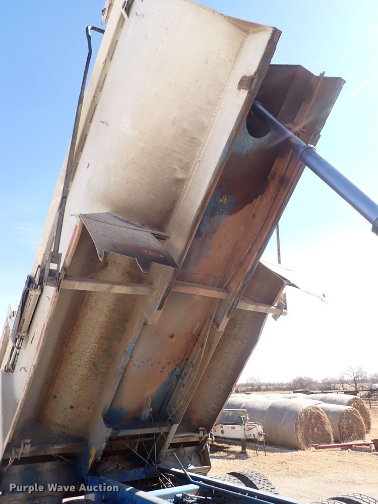 image for item DI1834 1999 Peterbilt 379  dump truck