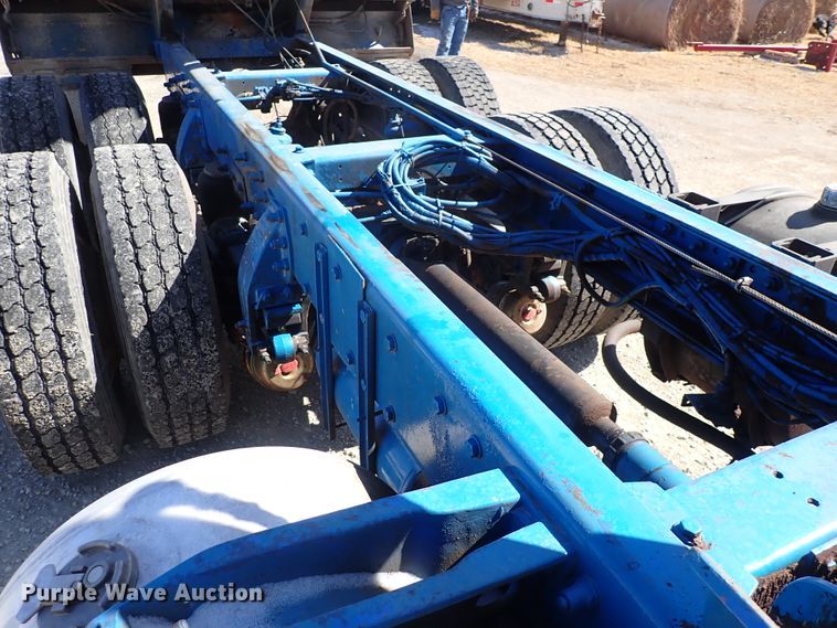 image for item DI1834 1999 Peterbilt 379  dump truck