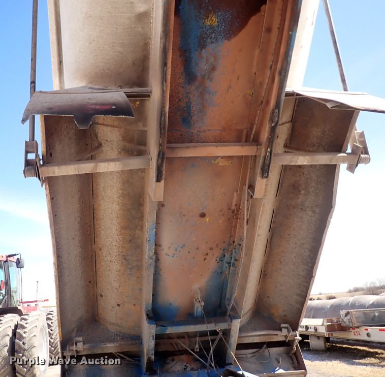 image for item DI1834 1999 Peterbilt 379  dump truck