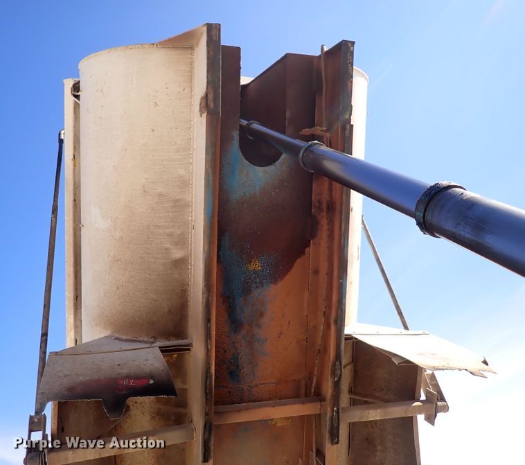 image for item DI1834 1999 Peterbilt 379  dump truck