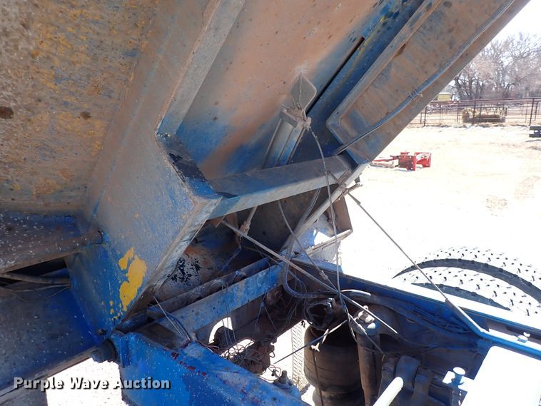 image for item DI1834 1999 Peterbilt 379  dump truck