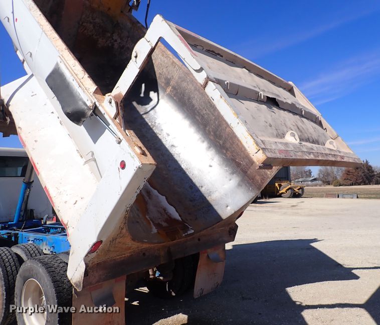 image for item DI1834 1999 Peterbilt 379  dump truck