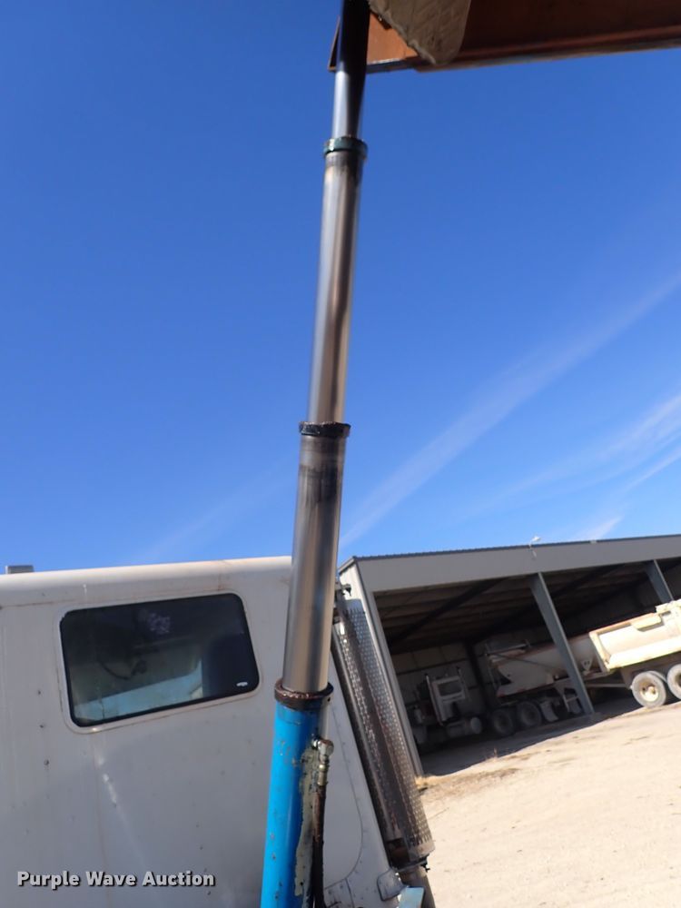 image for item DI1834 1999 Peterbilt 379  dump truck