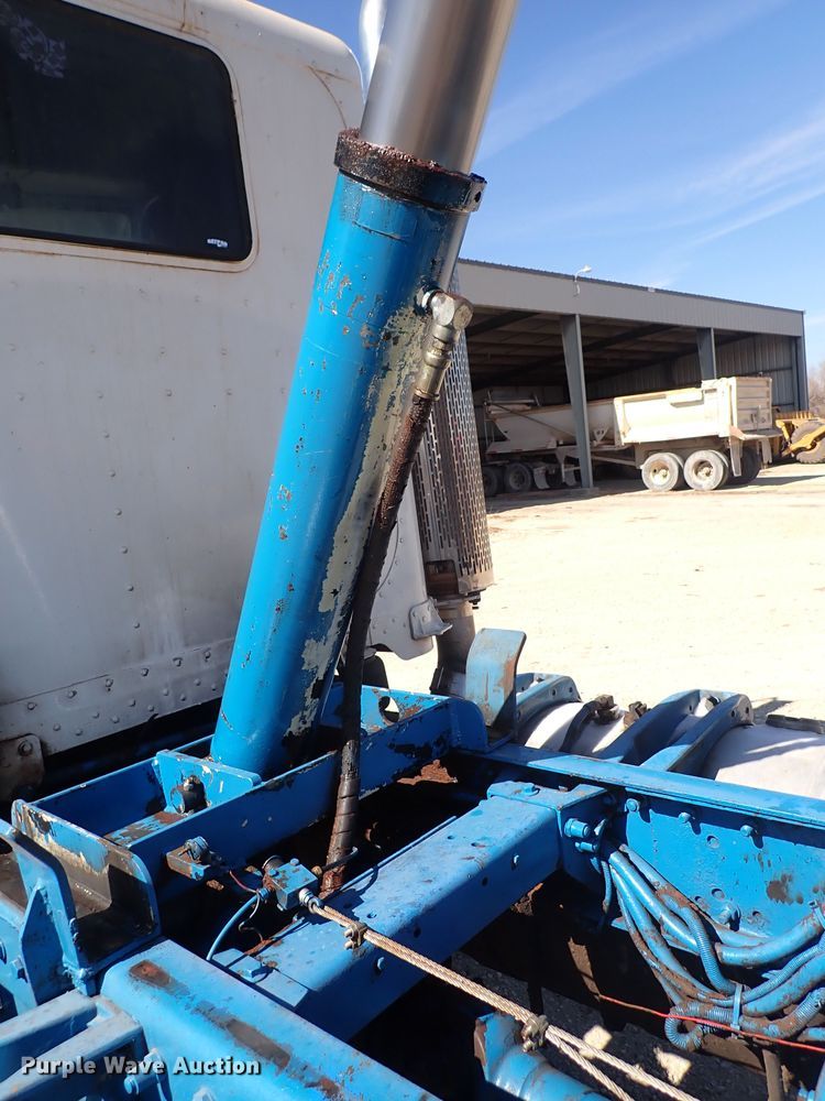 image for item DI1834 1999 Peterbilt 379  dump truck