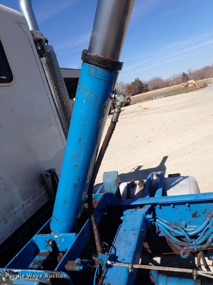 image for item DI1834 1999 Peterbilt 379  dump truck