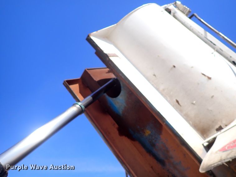 image for item DI1834 1999 Peterbilt 379  dump truck