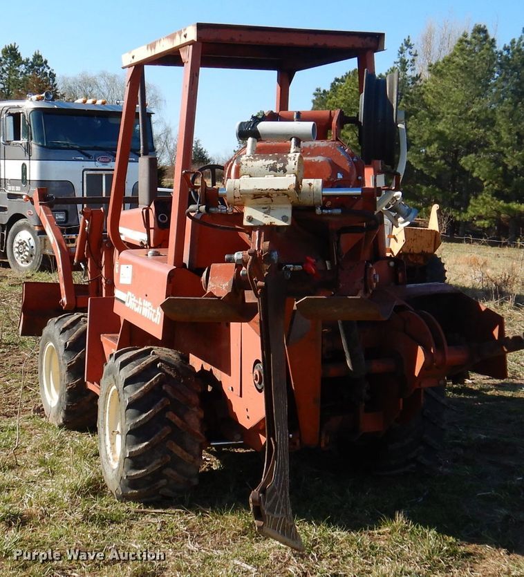 image for item DJ3815 1994 Ditch Witch 5110  cable plow