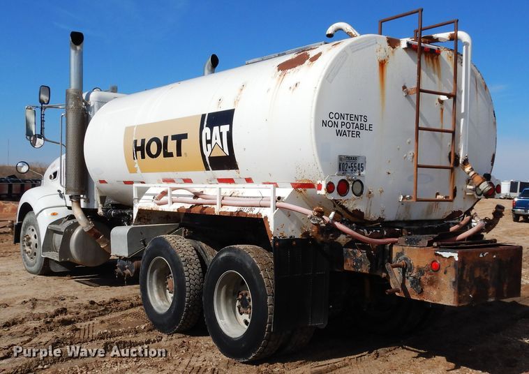 image for item DK0230 2008 Peterbilt 386  water truck