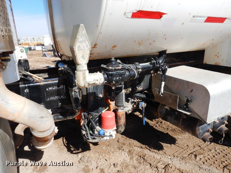 image for item DK0230 2008 Peterbilt 386  water truck