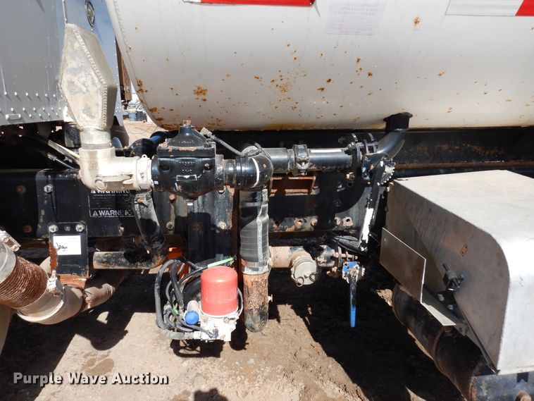 image for item DK0230 2008 Peterbilt 386  water truck