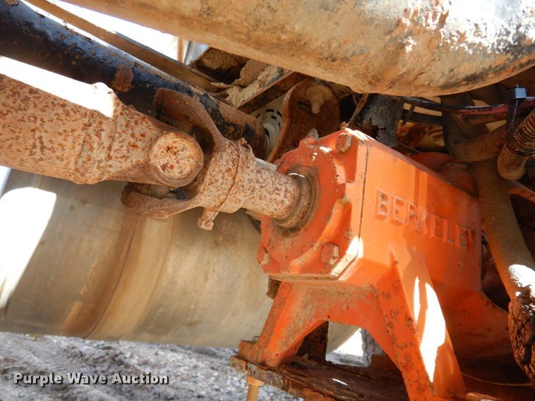 image for item DK0230 2008 Peterbilt 386  water truck