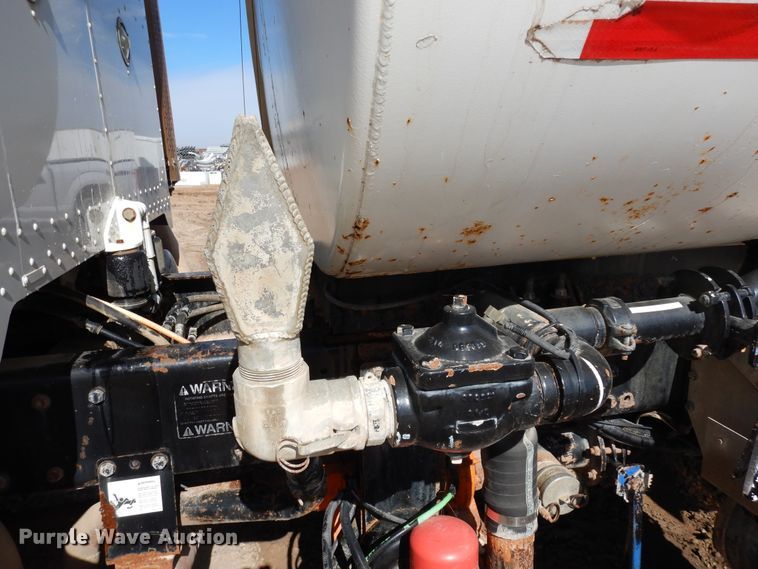 image for item DK0230 2008 Peterbilt 386  water truck