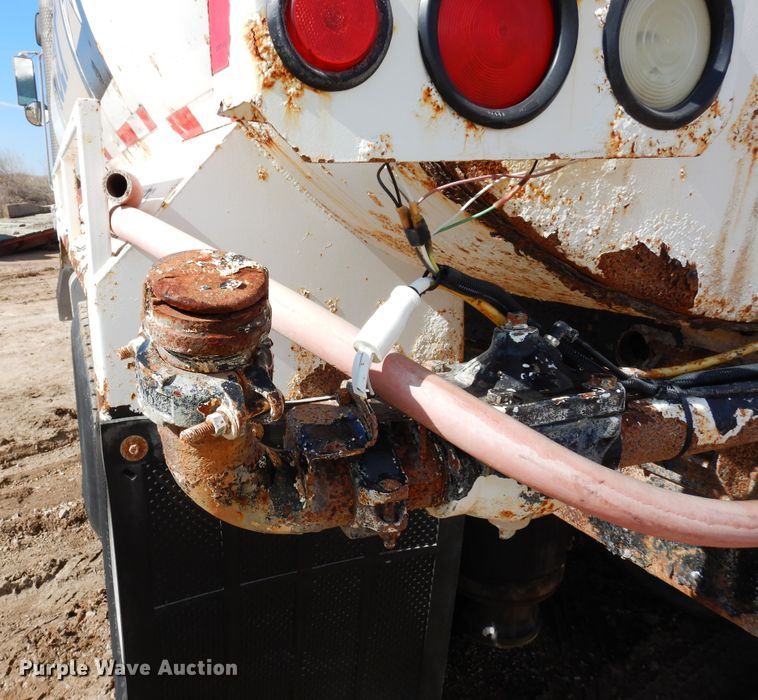 image for item DK0230 2008 Peterbilt 386  water truck