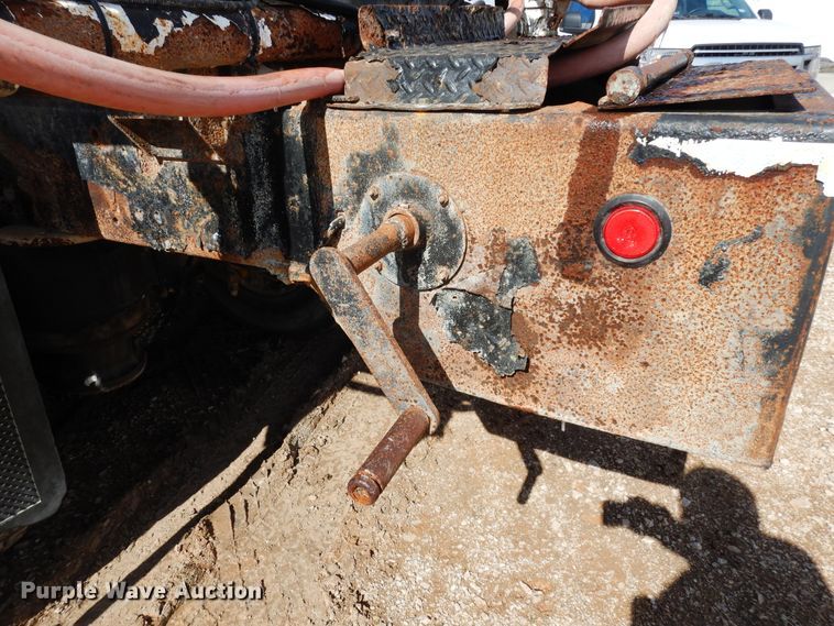 image for item DK0230 2008 Peterbilt 386  water truck