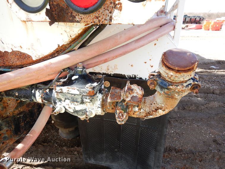 image for item DK0230 2008 Peterbilt 386  water truck