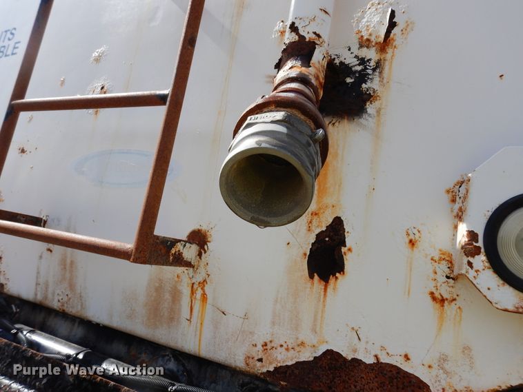 image for item DK0230 2008 Peterbilt 386  water truck