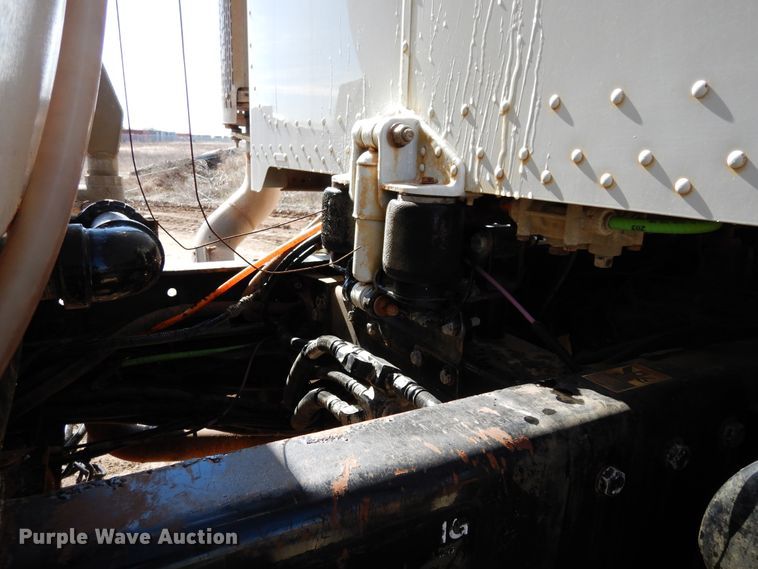 image for item DK0230 2008 Peterbilt 386  water truck