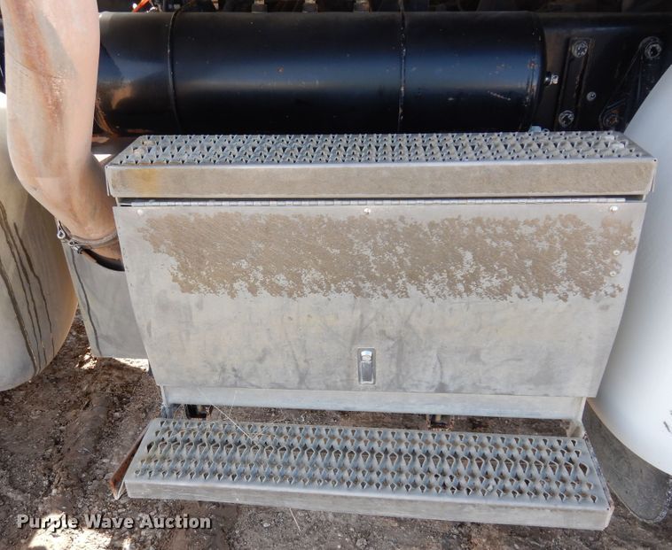 image for item DK0230 2008 Peterbilt 386  water truck