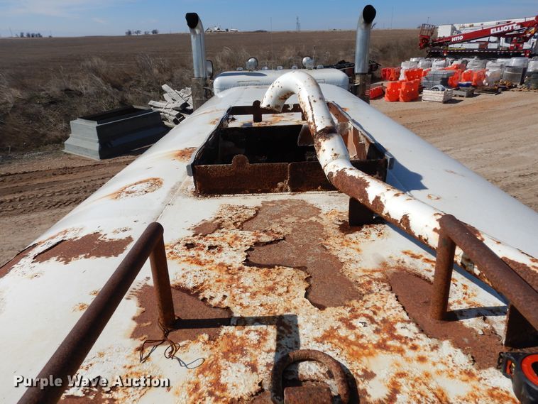 image for item DK0230 2008 Peterbilt 386  water truck