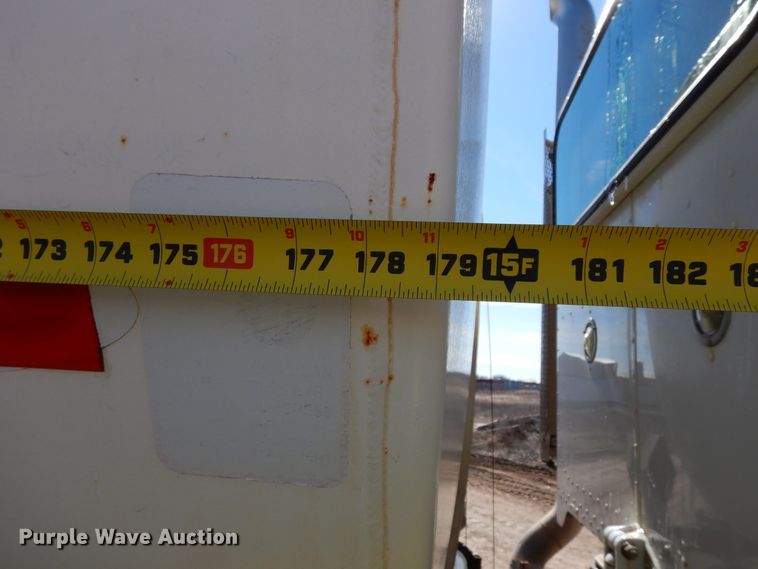 image for item DK0230 2008 Peterbilt 386  water truck