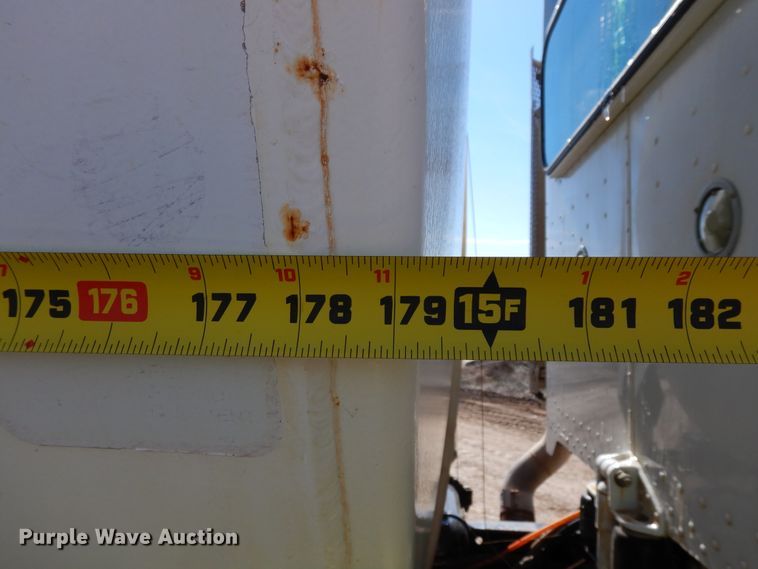 image for item DK0230 2008 Peterbilt 386  water truck