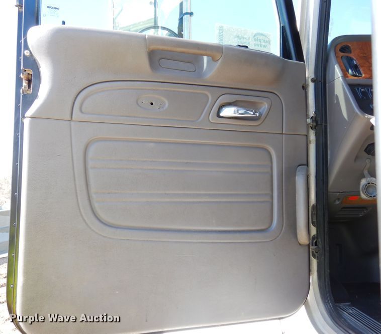 image for item DK0230 2008 Peterbilt 386  water truck