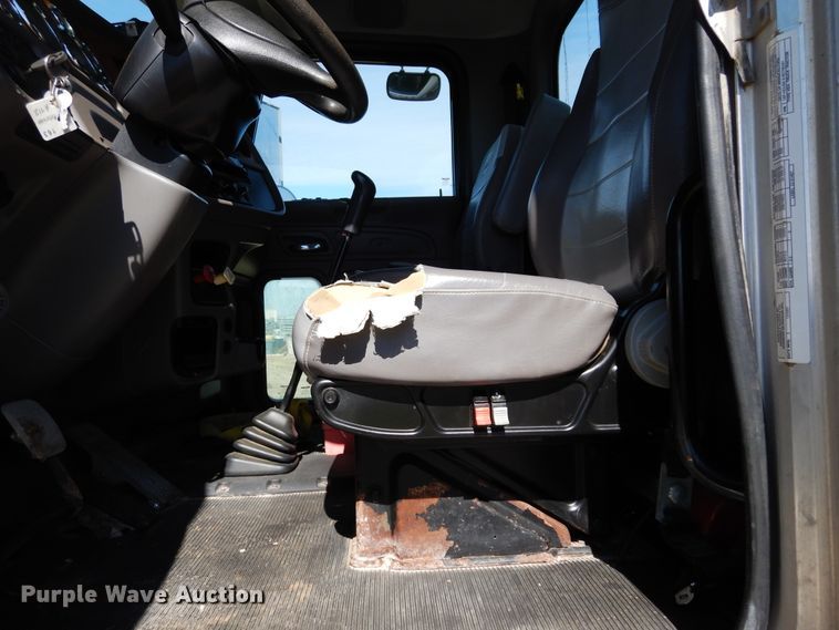 image for item DK0230 2008 Peterbilt 386  water truck