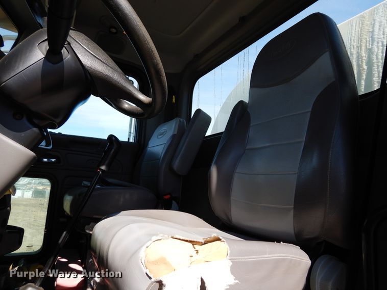 image for item DK0230 2008 Peterbilt 386  water truck