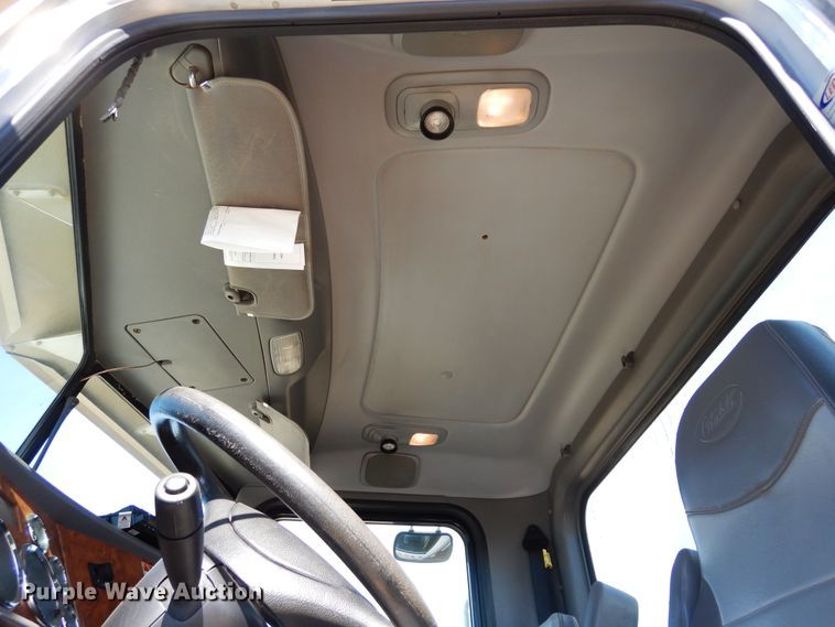 image for item DK0230 2008 Peterbilt 386  water truck