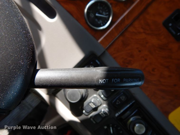 image for item DK0230 2008 Peterbilt 386  water truck