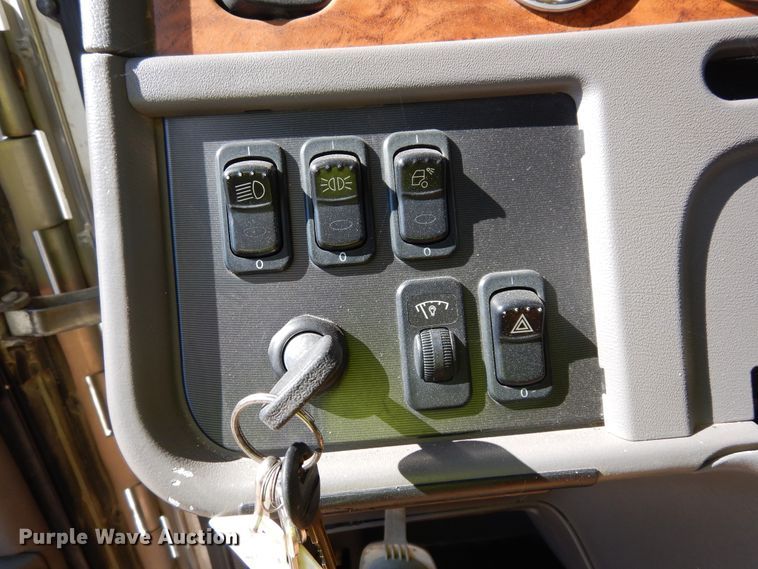 image for item DK0230 2008 Peterbilt 386  water truck