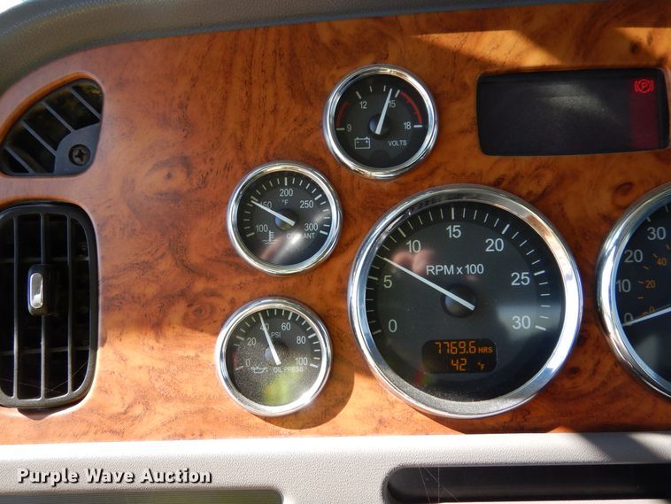 image for item DK0230 2008 Peterbilt 386  water truck