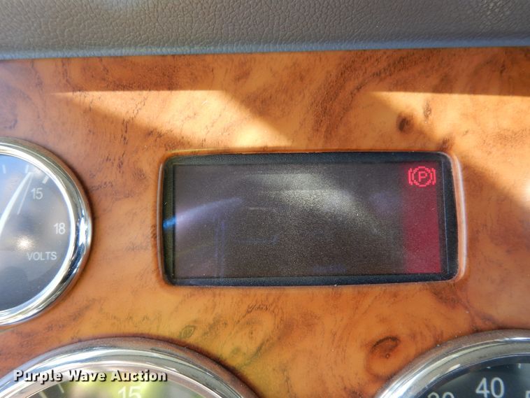 image for item DK0230 2008 Peterbilt 386  water truck