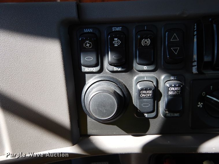 image for item DK0230 2008 Peterbilt 386  water truck