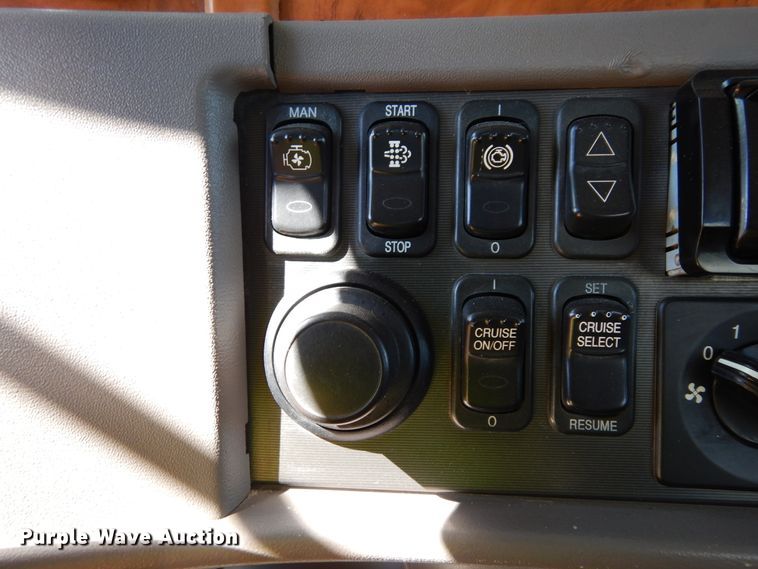 image for item DK0230 2008 Peterbilt 386  water truck