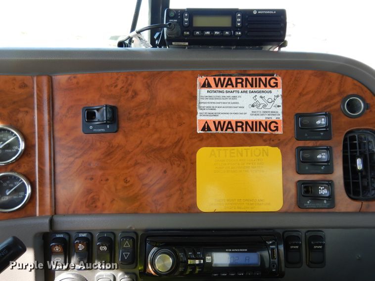 image for item DK0230 2008 Peterbilt 386  water truck