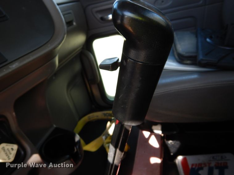 image for item DK0230 2008 Peterbilt 386  water truck