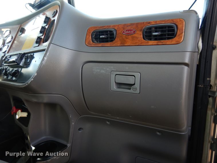 image for item DK0230 2008 Peterbilt 386  water truck