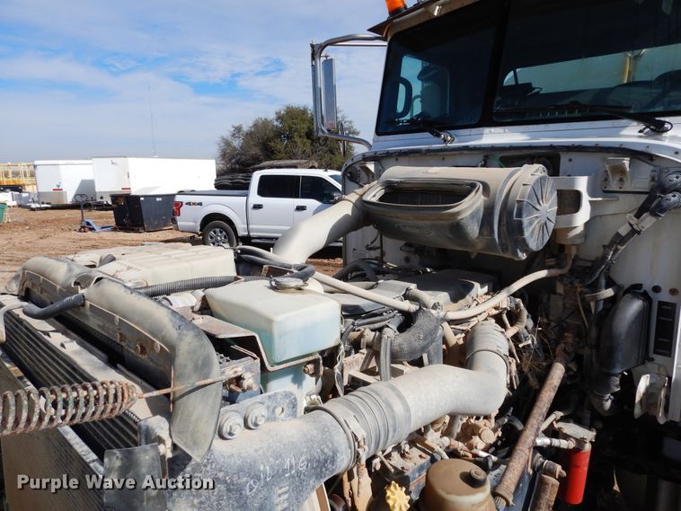 image for item DK0230 2008 Peterbilt 386  water truck