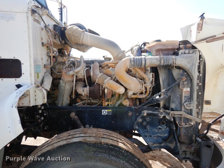 image for item DK0230 2008 Peterbilt 386  water truck