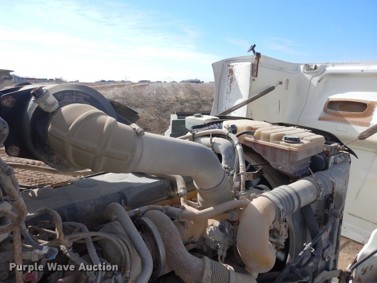 image for item DK0230 2008 Peterbilt 386  water truck