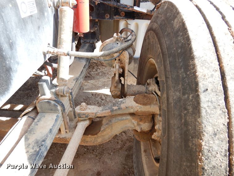 image for item DK0230 2008 Peterbilt 386  water truck