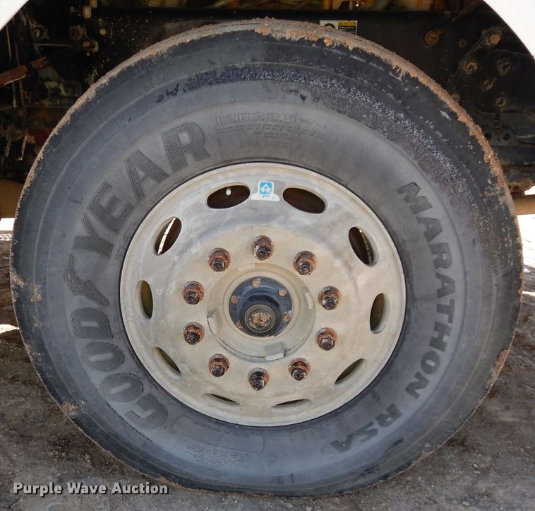 image for item DK0230 2008 Peterbilt 386  water truck