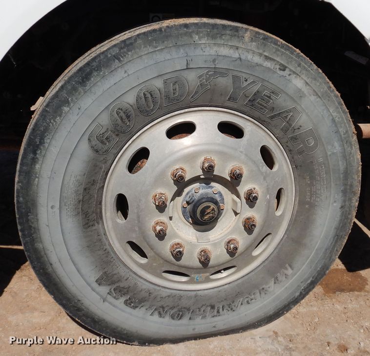 image for item DK0230 2008 Peterbilt 386  water truck