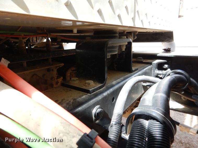 image for item DK0234 2014 Peterbilt 337  fuel / lube truck